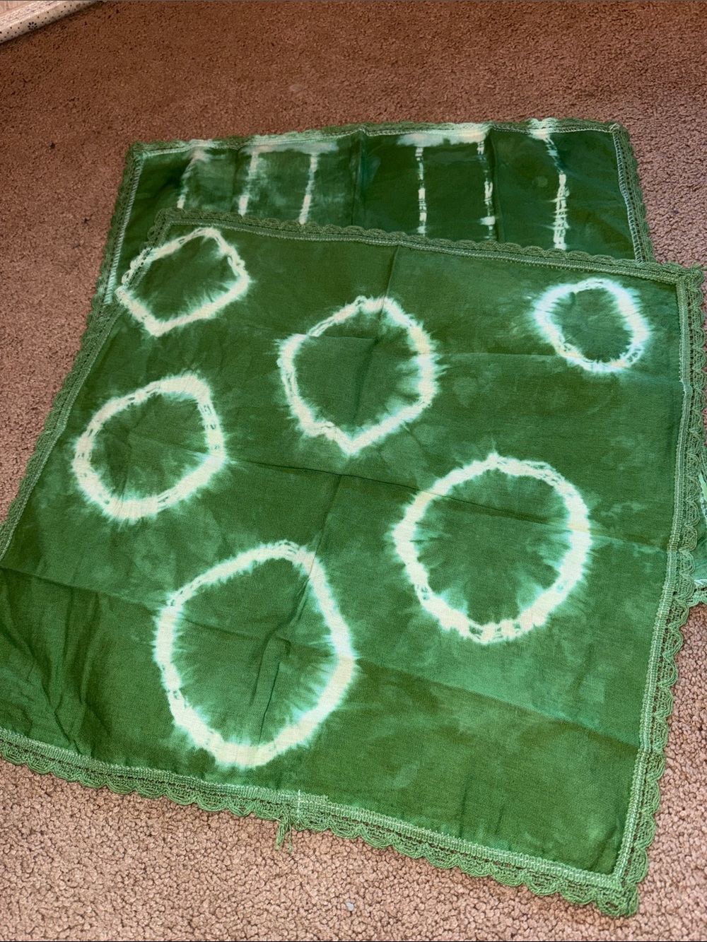 Green Tie-Dye Crochet-Edge fabric napkins‎